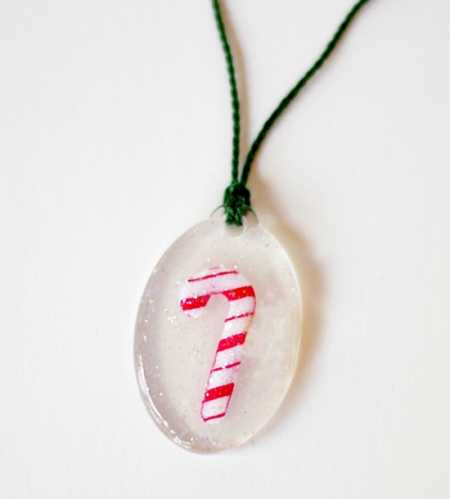 \"DIY-candy-cane-Christmas-necklace\"